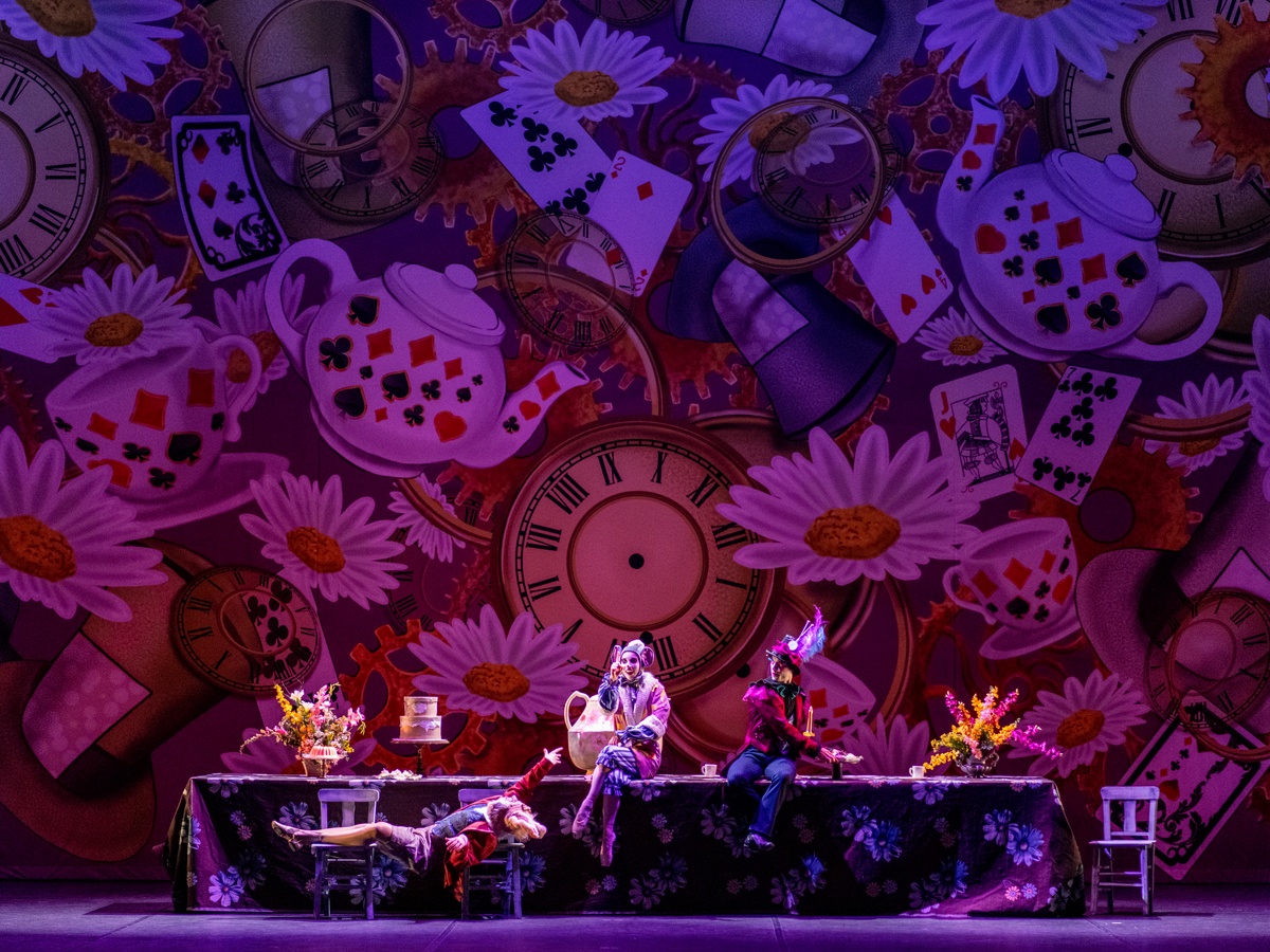 Decoração cenográfica do Bailado “Alice no País das Maravilhas”